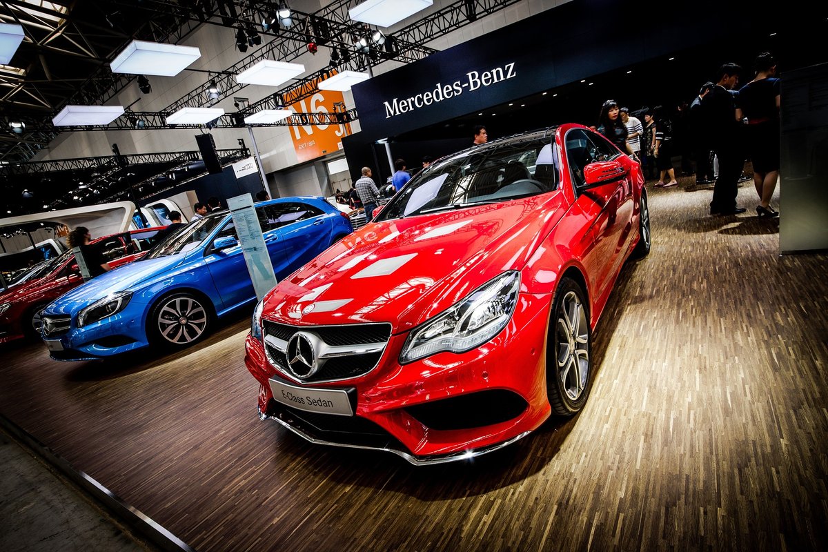 Mercedes Benz rojo.jpg